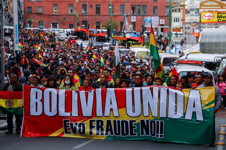 Manifestantes se reúnem em La Paz para priotestar contra o presidente Evo Morales
04/11/2019
REUTERS/Kai Pfaffenbach