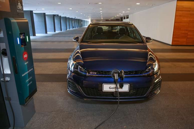A Volkswagen inicia um plano de eletrificação de cinco Estados do Sul e Sudeste.