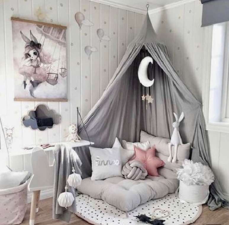 10. A almofada de nó cinza complementa a decoração do quarto infantil. Fonte: Dicas Decor