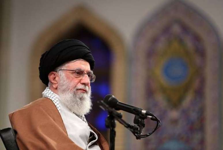 EUA impõe sanções contra iranianos ligados a líder supremo