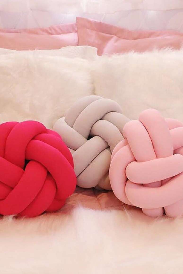 25. Diferentes modelos de almofada de nó para a decoração. Fonte: Pinterest