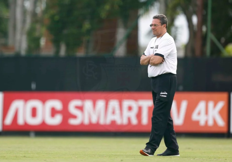 Vanderlei Luxemburgo terá que lidar com desfalques para o jogo contra o Palmeiras (Foto: Rafael Ribeiro/Vasco)