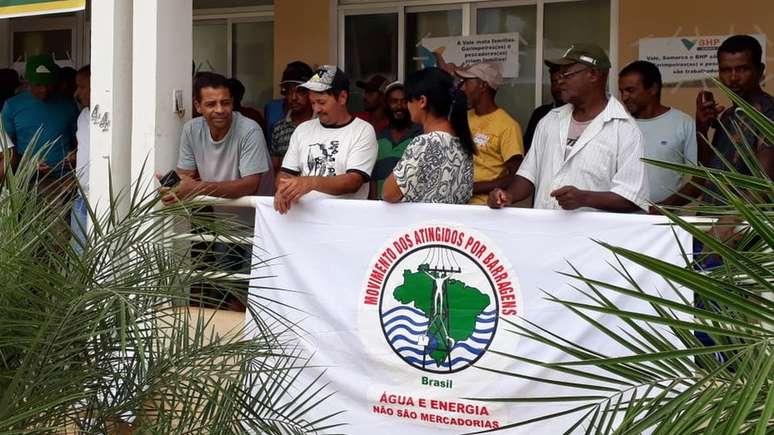 Protesto de moradores de Barra Longa em 2018: relação com a Renova é descrita por atingidos como 'conturbada'