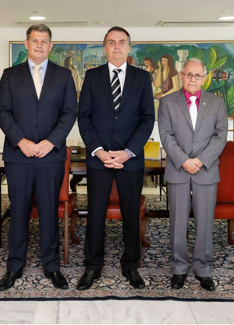 O ex-ministro da Secretaria Geral da Presidência Gustavo Bebianno, o presidente Jair Bolsonaro e o General Maynard Marques de Santa Rosa em janeiro deste ano no Palácio do Planalto.