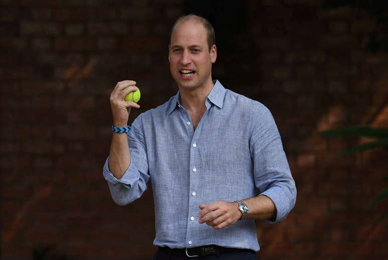 Príncipe William joga críquete durante visita ao Paquistão
18/10/2019 Neil Hall/Pool via REUTERS