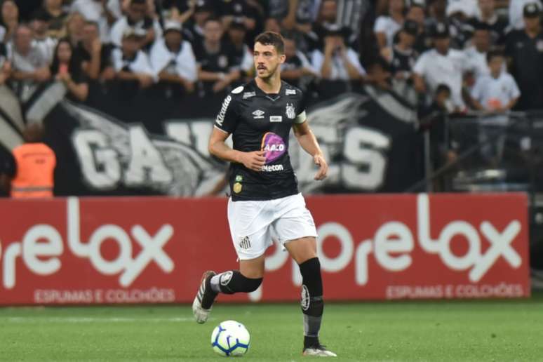 Gustavo Henrique tem sido titular e capitão do Santos (Foto: Ivan Storti/Santos)