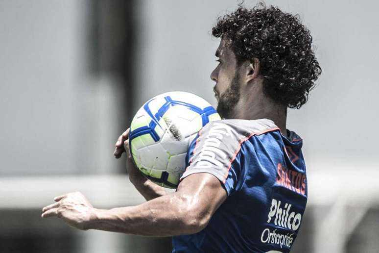 Victor Ferraz voltou a treinar no Santos nesta terça-feira, no CT Rei Pelé (Foto: Ivan Storti/Santos)