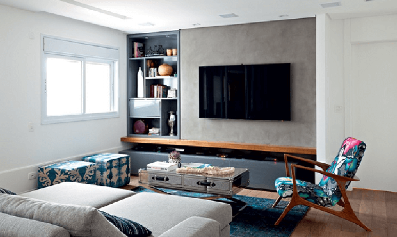 38. Poltronas para sala de tv com tecido estampado se destacam no espa&ccedil;o. Fonte: Pinterest