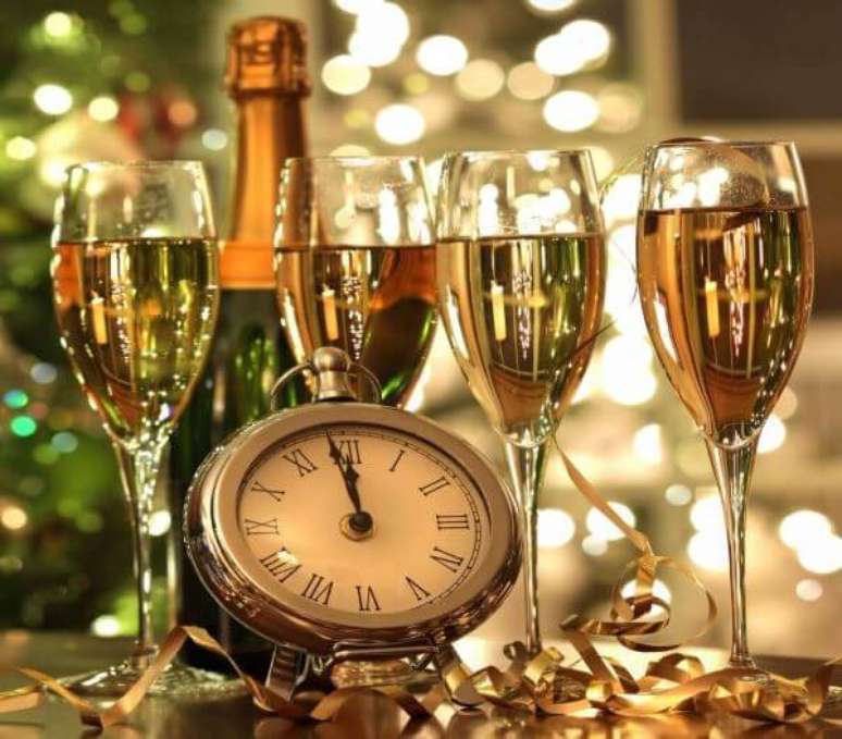 7. Ceia de ano novo com muito champagne – Por: Pinterest