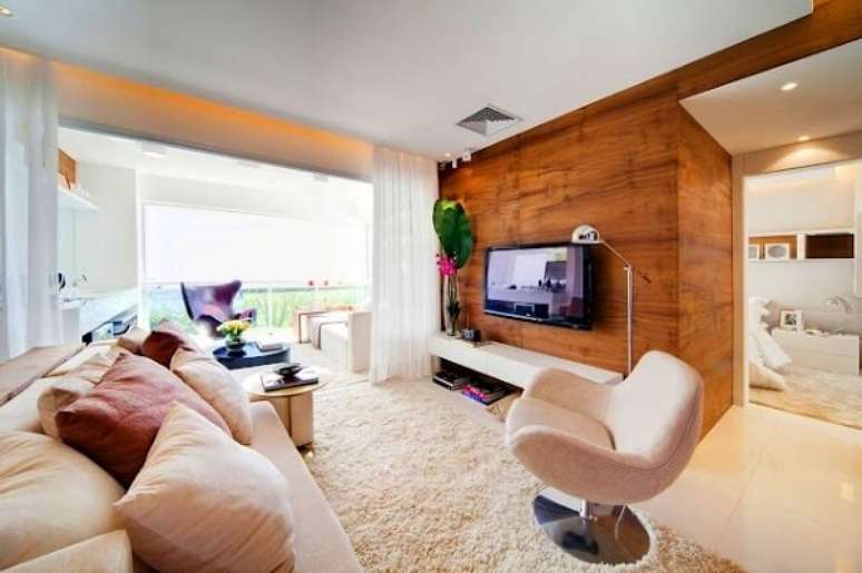 47. Ambiente decorado com poltronas para sala de tv giratória e sofá. Fonte: Papo de Casada