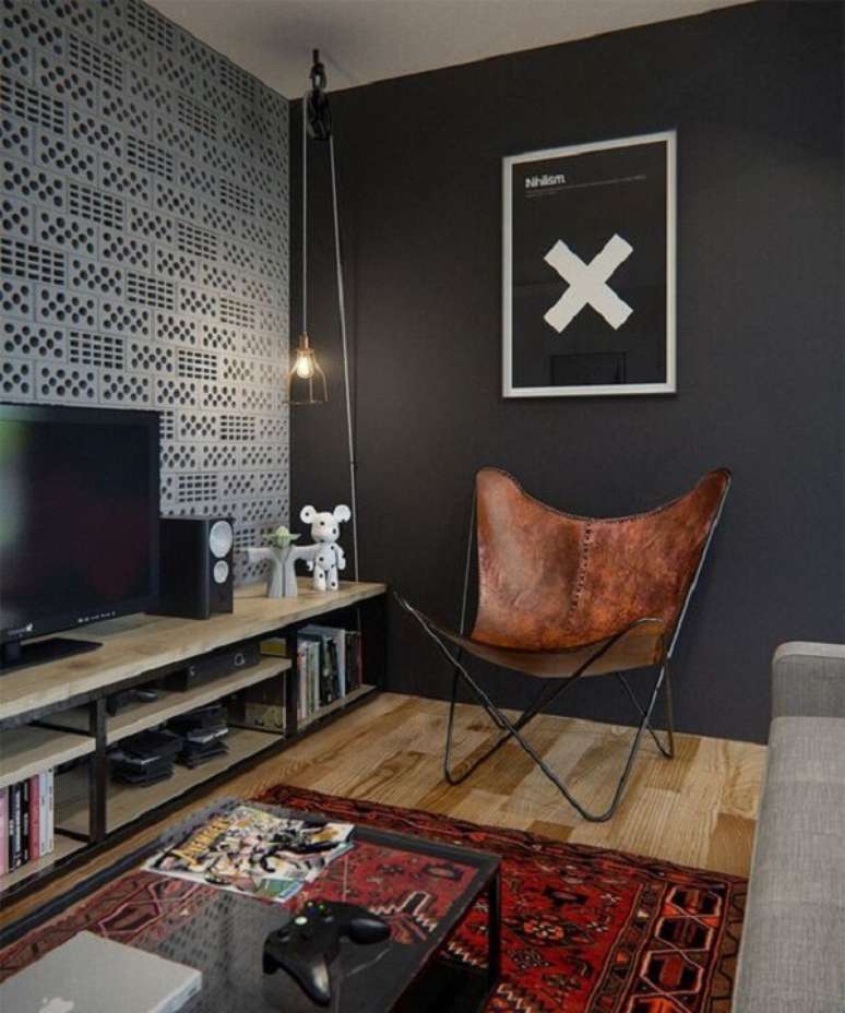 19. Poltronas para sala de tv seguindo decora&ccedil;&atilde;o industrial. Fonte: Decor & Home Organizer