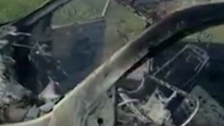 Um dos membros da fam&iacute;lia registrou em v&iacute;deo o carro incendiado durante o ataque