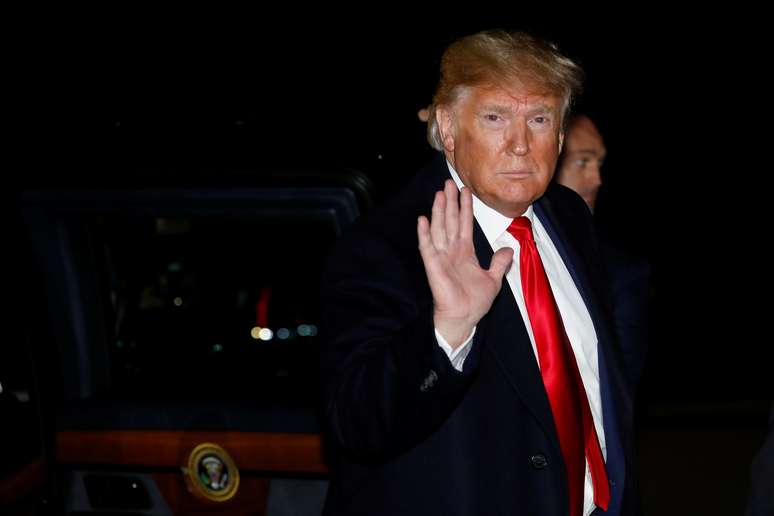 Presidente dos EUA, Donald Trump, acena para jornalistas em Lexington, Kentucky
04/11/2019 REUTERS/Yuri Gripas