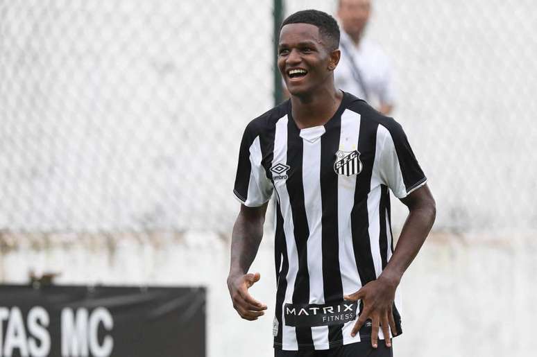 Santos busca primeiro contrato profissional de Renyer (Pedro Azevedo/SFC)