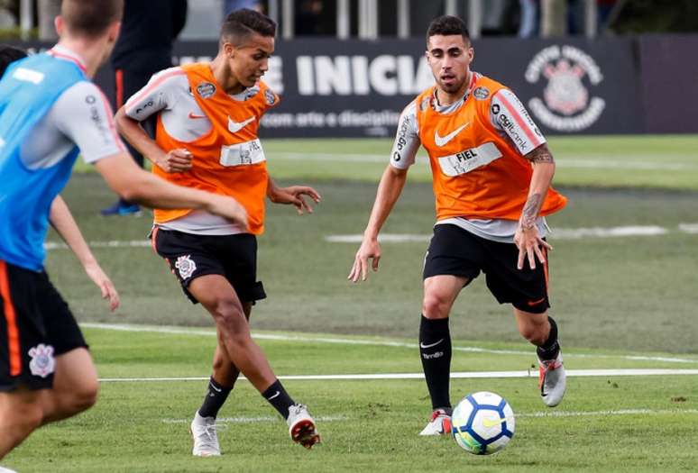 Pedrinho deve jogar centralizado, algo que pouco raramente acontecia com Carille, e Gabriel ganha a vaga de Ralf no meio de campo (Foto: Rodrigo Gazzanel/Ag. Corinthians)