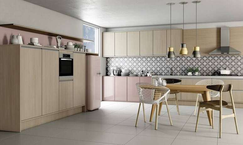 7. Uma das grandes vantagens da cozinha grande é poder ousar nas cores e detalhes – Foto: MovDecor
