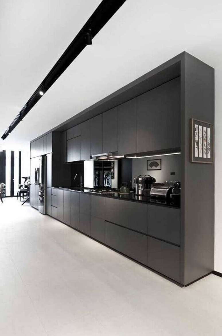 12. Decoração moderna para cozinha planejada grande com armários de madeira – Foto: JERA Arquitetura e Engenharia