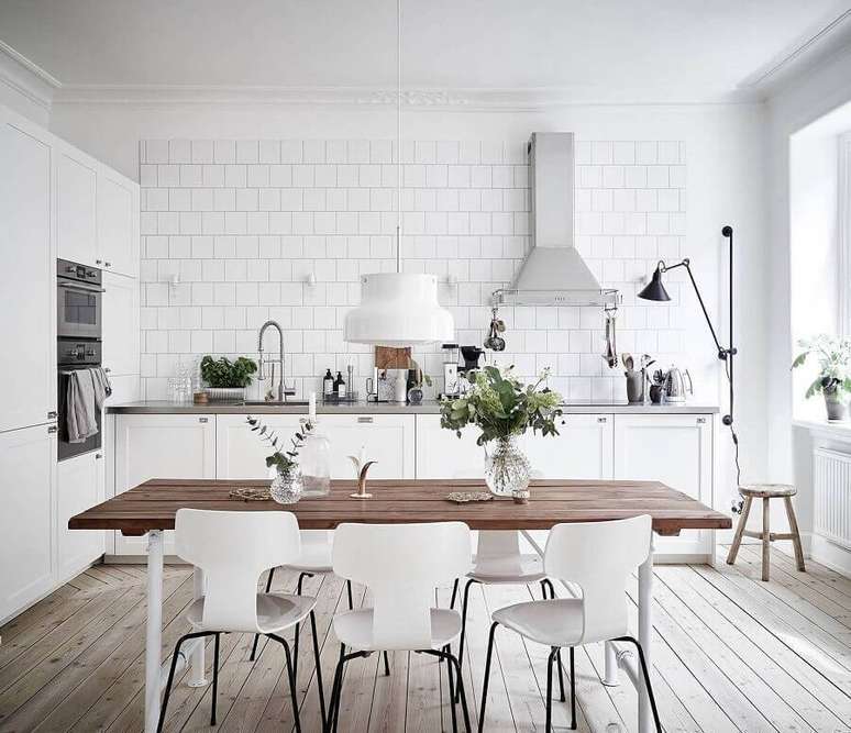 1. Saiba como decorar a sua cozinha grande e deixar esse ambiente muito mais acolhedor – Foto: Pinterest
