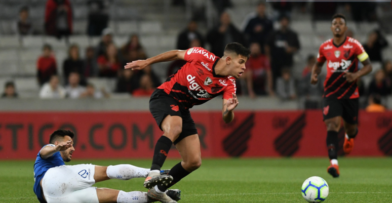 Mesmo com o 0 a 0 no placar, a partida contou com boas chances de gol (Foto: Miguel Locatelli/CAP)