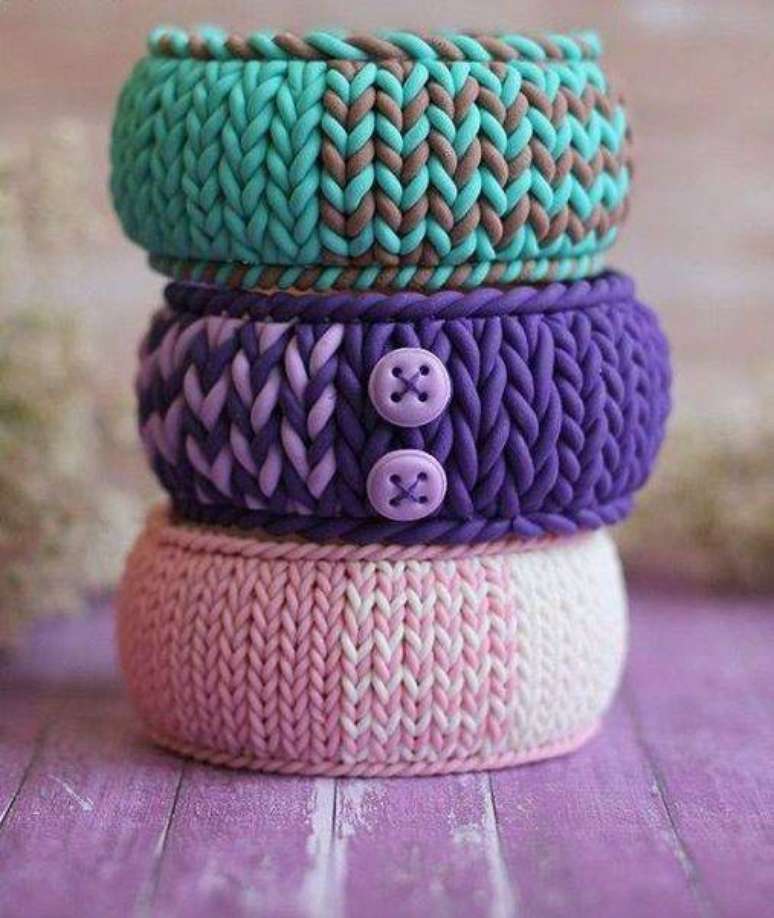 33. Modelos pequenos de cesto organizador tamb&eacute;m s&atilde;o bem-vindos. Foto: Sasha S