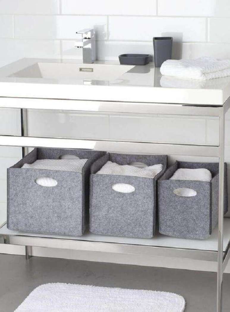 39. Compre sempre mais de um modelo de cesto organizador. Ele nunca &eacute; demais. Foto: Revista Viva Decora