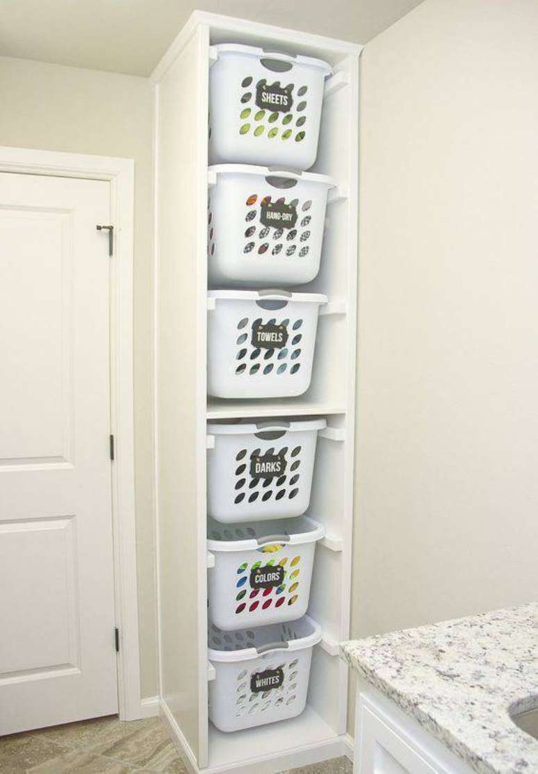 6. O cesto organizador de plástico pode ser usado de muitas formas. Foto: Make it, Love it