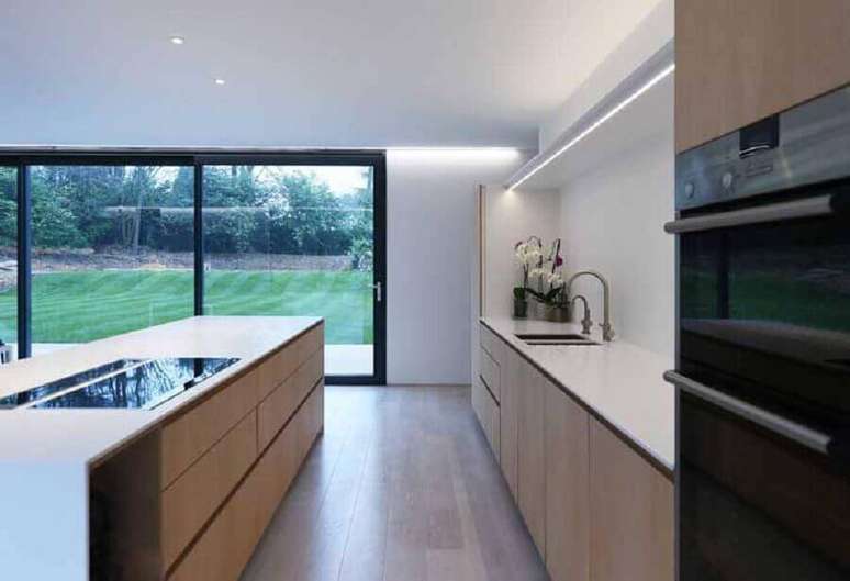 28. Cozinha planejada grande com ilha &ndash; Foto: Pinterest