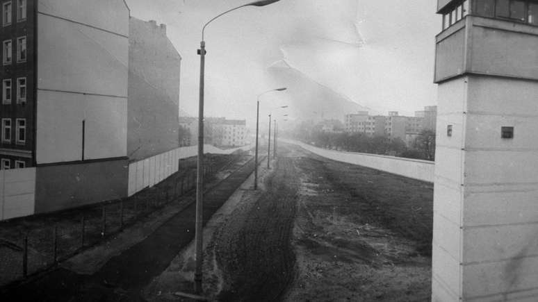 Stasi tinha milhares de infiltrados em &oacute;rg&atilde;os p&uacute;blicos e organiza&ccedil;&otilde;es civis