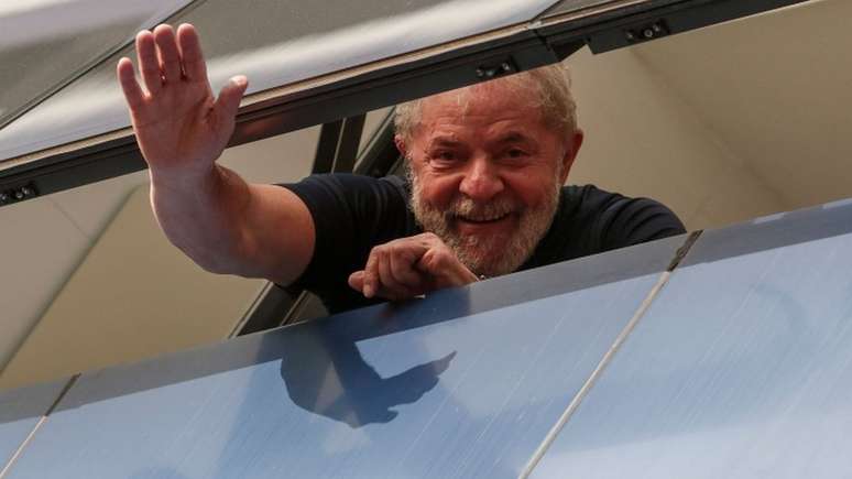 Lula pouco antes de ser preso, em abril de 2018; se solto, dizem aliados, ele deve percorrer o país em viagens em formato semelhante às caravanas da cidadania que fazia antes de ir para a carceragem da PF