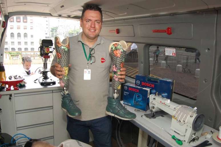 A van do projeto conta com equipamentos para reparo de pr&oacute;teses, al&eacute;m de pr&oacute;teses para substitui&ccedil;&atilde;o. Atendimento ser&aacute; feito por operadores da AACD