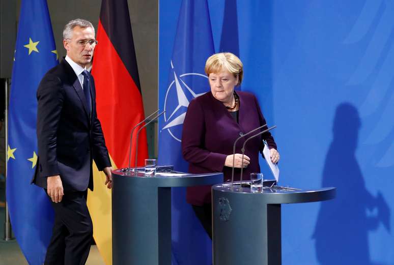 Secretário-geral da Otan, Jens Stoltenberg, e a chanceler alemã, Angela Merkel, chegam para entrevista coletiva em Berlim
07/11/2019
REUTERS/Fabrizio Bensch