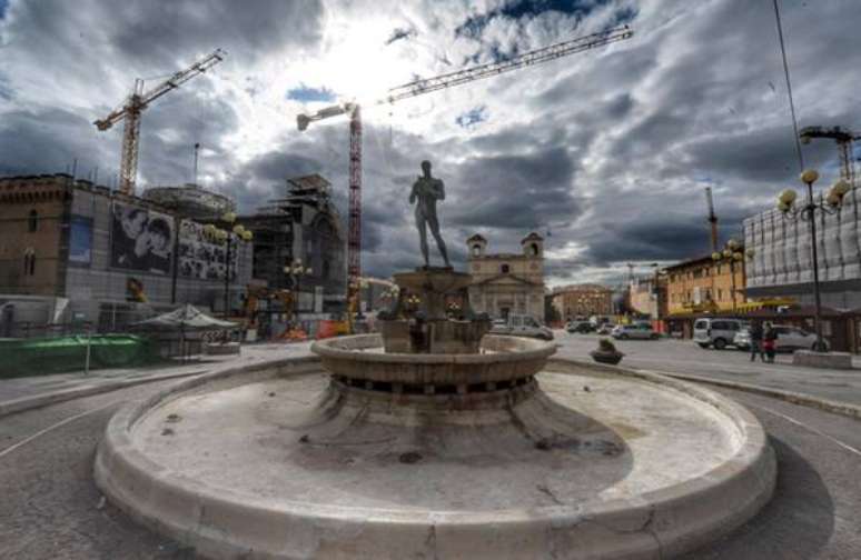 L'Aquila ainda tenta se reconstruir após o terremoto de 2009