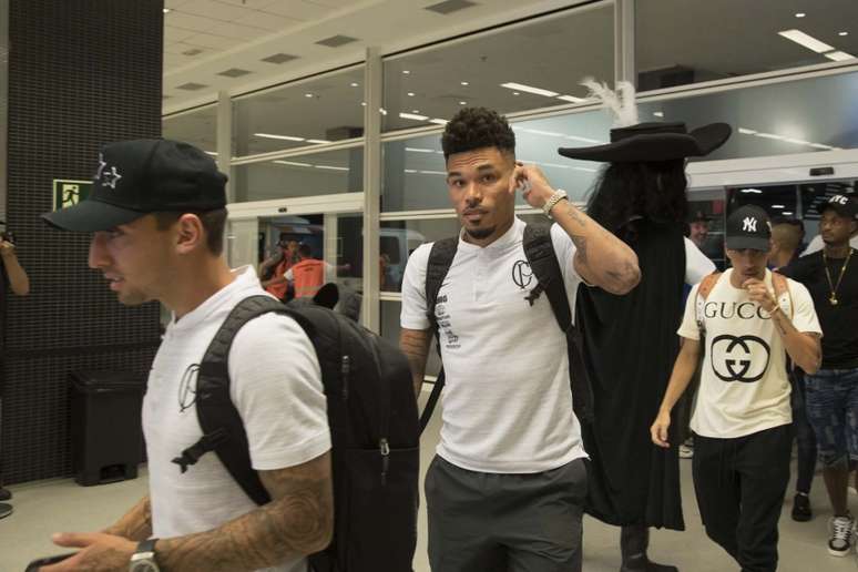 Urso também fez questão de agradecer seu antigo treinador (Foto: Daniel Augusto Jr/Ag. Corinthians)