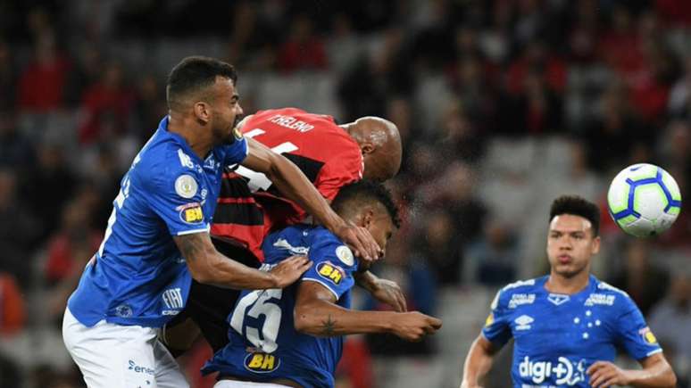 A defesa estrelada trabalhou muito no primeiro tempo e Fábio foi o grande destaque mais uma vez, com grandes defesas (Miguel Locatelli/Athletico)