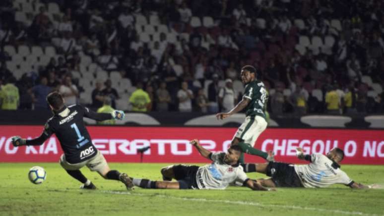 Vasco perdeu para o Palmeiras em casa (Foto: Delmiro Junior/Photo Premium/Lancepress!)