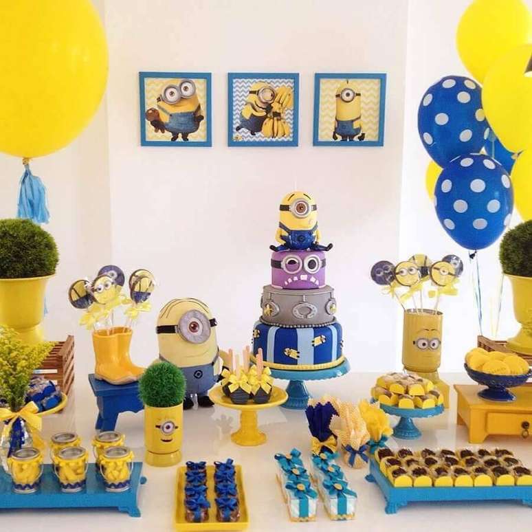 13. Decoração azul e amarelo para mesa de festa de aniversário dos minions – Foto: Pinterest