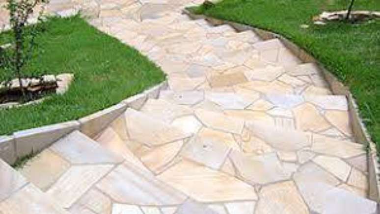 40. Escada feita de pedra &ndash; Por: Pedras Prudente