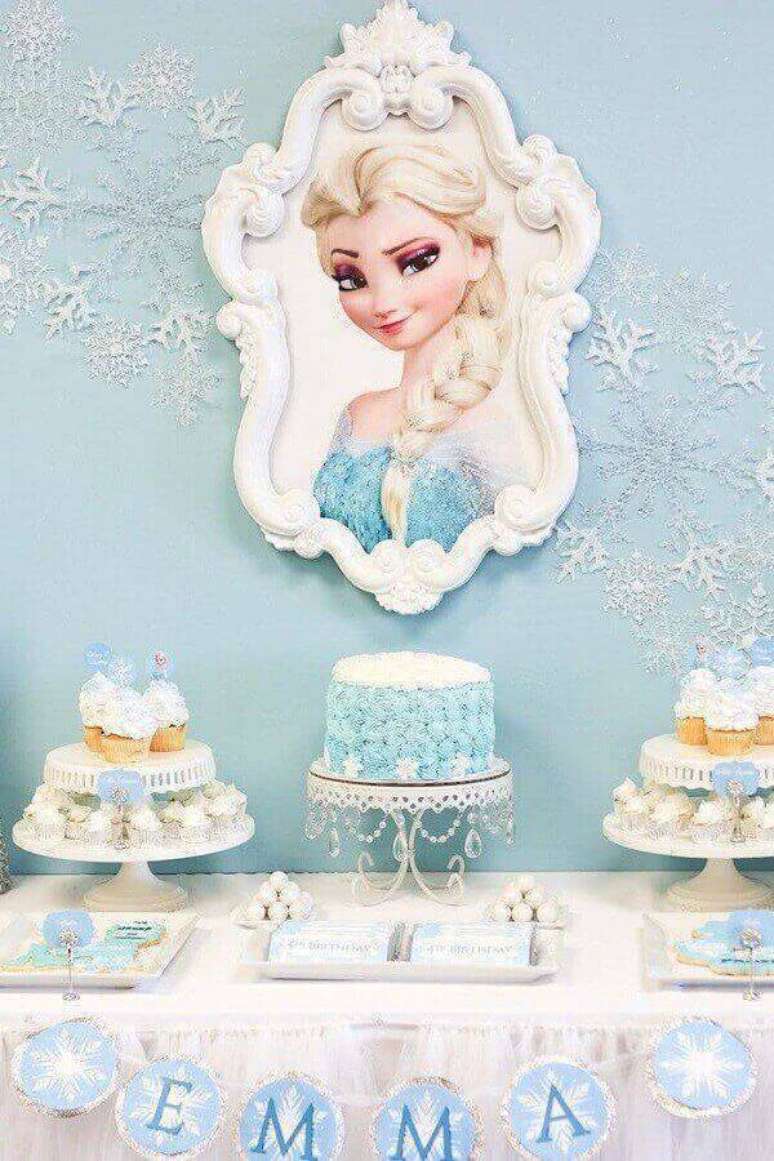 35. Decoração para mesa de aniversário simples com tema festa da Frozen – Foto: 321VamosDecorar