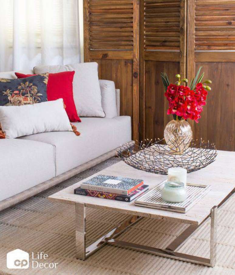 23. A mesa de m&aacute;rmore combina com muitos outros itens. Foto: GP Life Decor