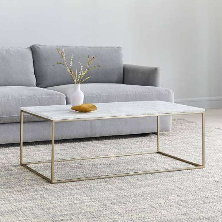 44. A mesa de mármore é perfeita quando possui formatos simples. Foto: Westelm