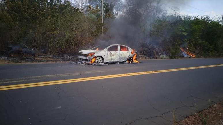 Incêndio no Onix Plus numa estrada no Maranhão: problema no software.