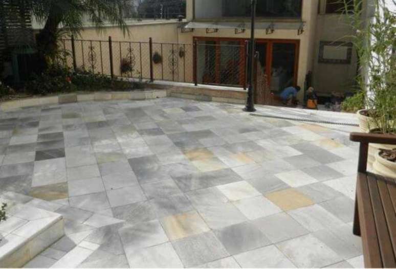 14. Pedra mineira para quintal &ndash; Por: Para&iacute;so das Pedras