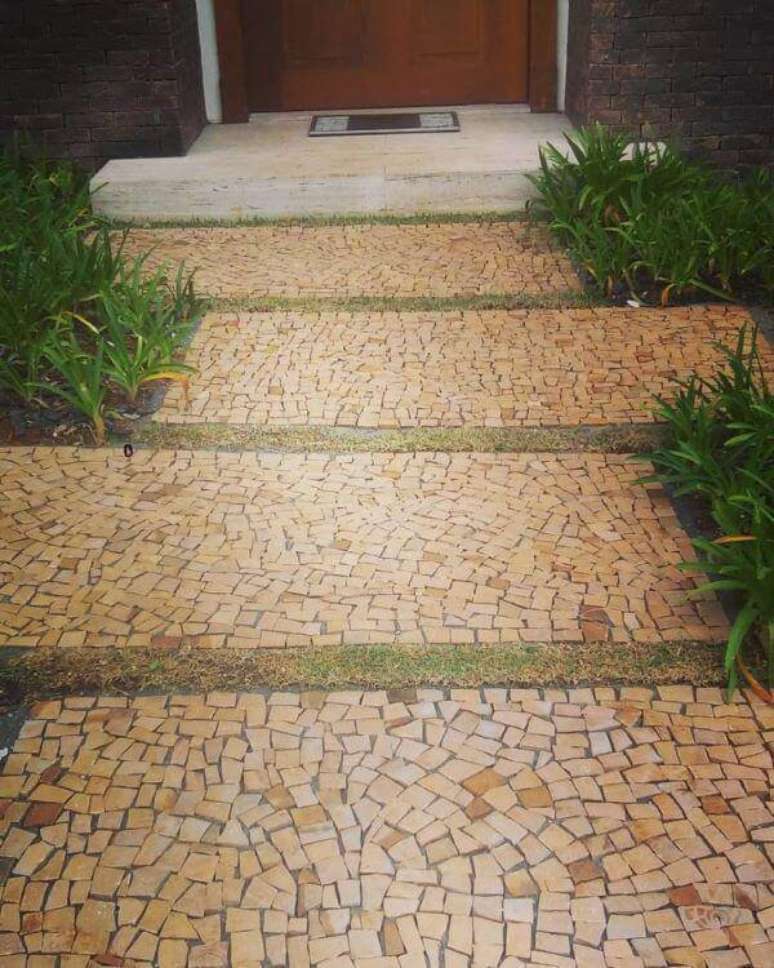 16. Pedra mineira no jardim &ndash; Por: Grani Pedras