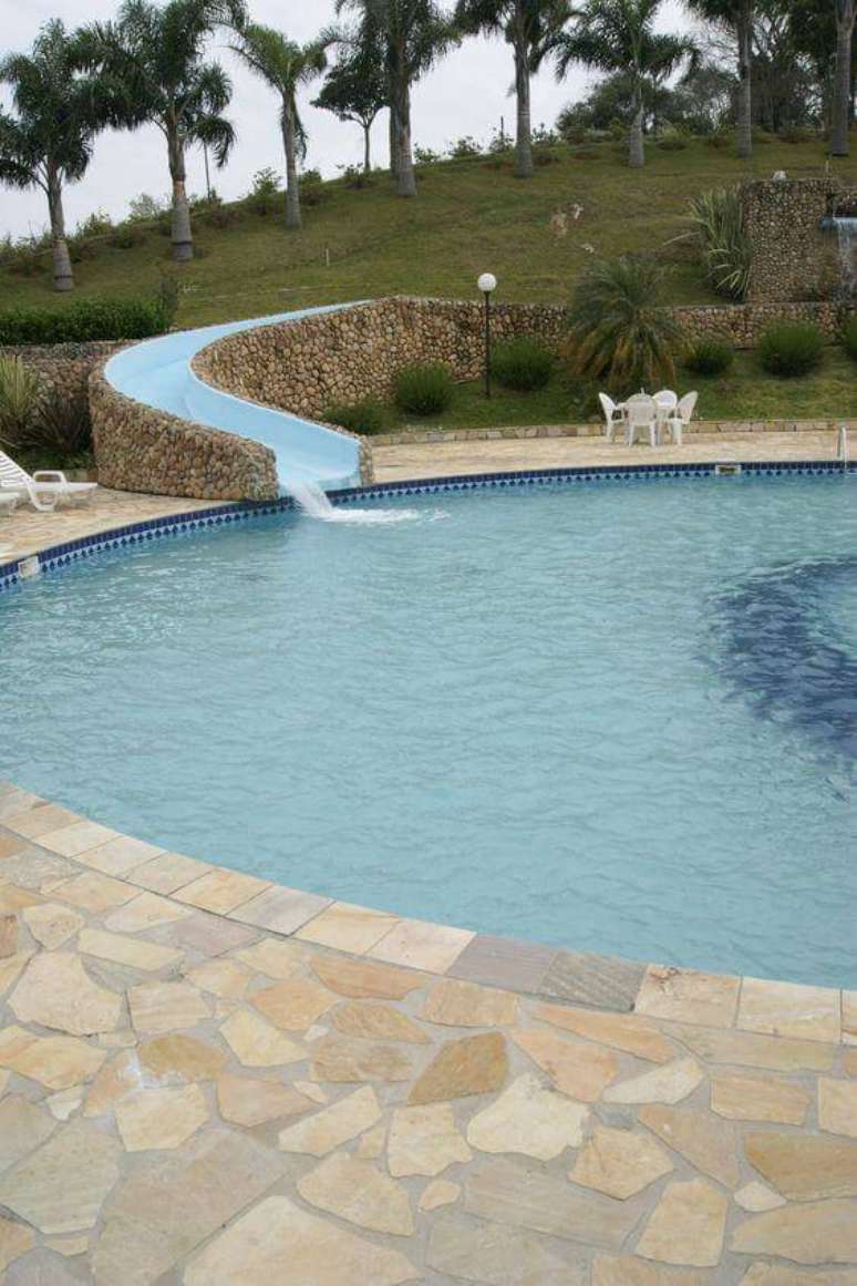 3. Pedra mineira para piscina &ndash; Por: Pinterest