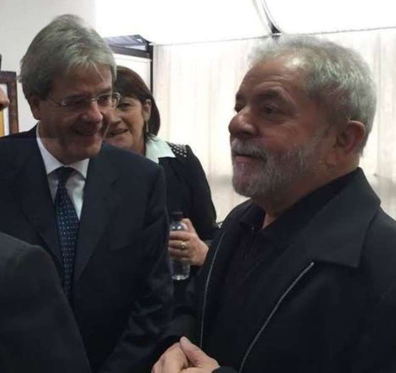 Ex-premier da Itália comemora liberdade de Lula