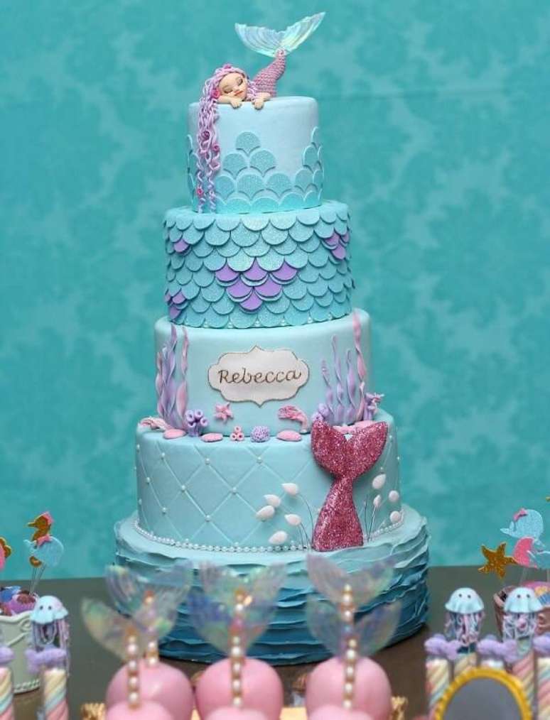 87. Modelo fake de bolo com temática de sereia. Fonte: Pinterest