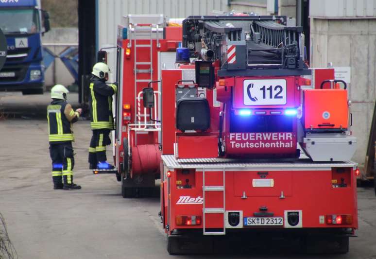 Bombeiros chegam a local de explosão em mina em Teutschenthal, na Alemanha
08/11/2019
REUTERS/Marvin Gaul