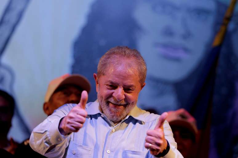 Ex-presidente Luiz Inácio Lula da Silva participa de evento no Rio de Janeiro, em 2017
02/10/2017
REUTERS/Bruno Kelly
