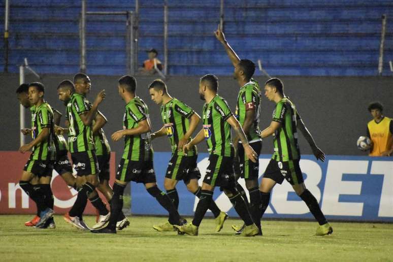 Ricardo Silva marcou o gol da vitória do Coelho (Foto: Daniel Hott/América)