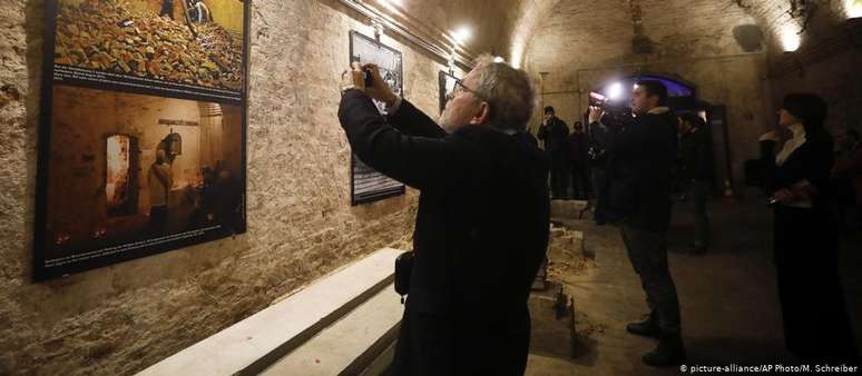 Túnel debaixo do muro de Berlim foi aberto ao público pela primeira vez 